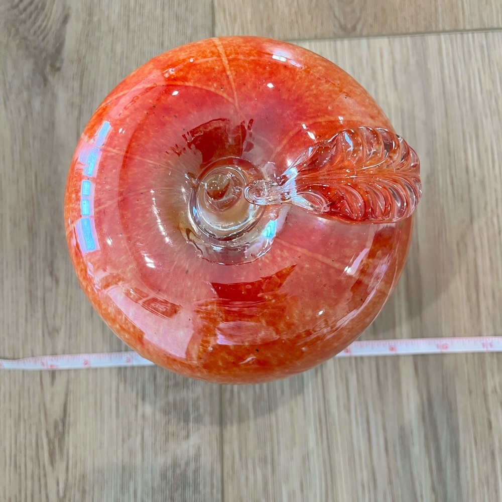 Elegant Murano Style Glass Apple Sculpture in Red and Orange - Picture 4 of 4